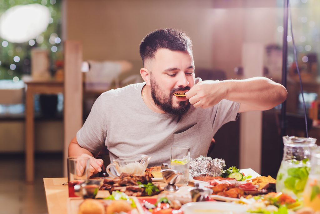 Compulsão Alimentar: Como Superar e Encontrar Apoio Psicológico | WeCareOn