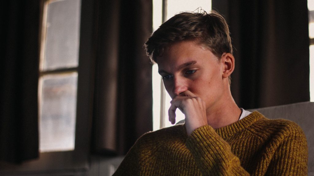 Festas em família: como reconhecer o impacto emocional e proteger o teu bem-estar.